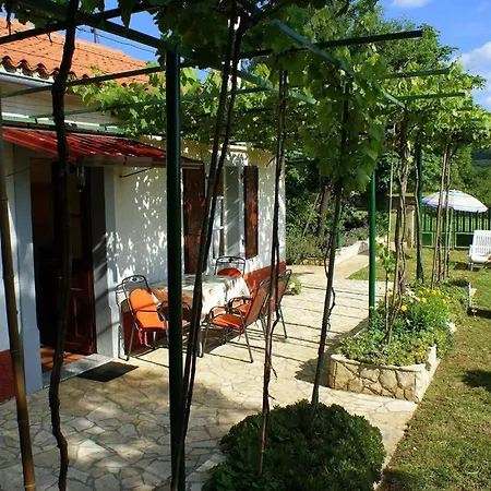 Feriehus Freistehendes Haus Violeta Mit Weitlaeufigen Garten By Interhome