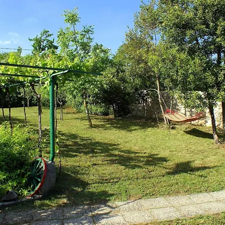 Freistehendes Haus Violeta Mit Weitlaeufigen Garten By Interhome Raša